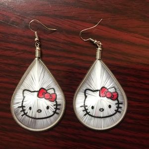 Adorable Hello Kitty Hanging Earrings!